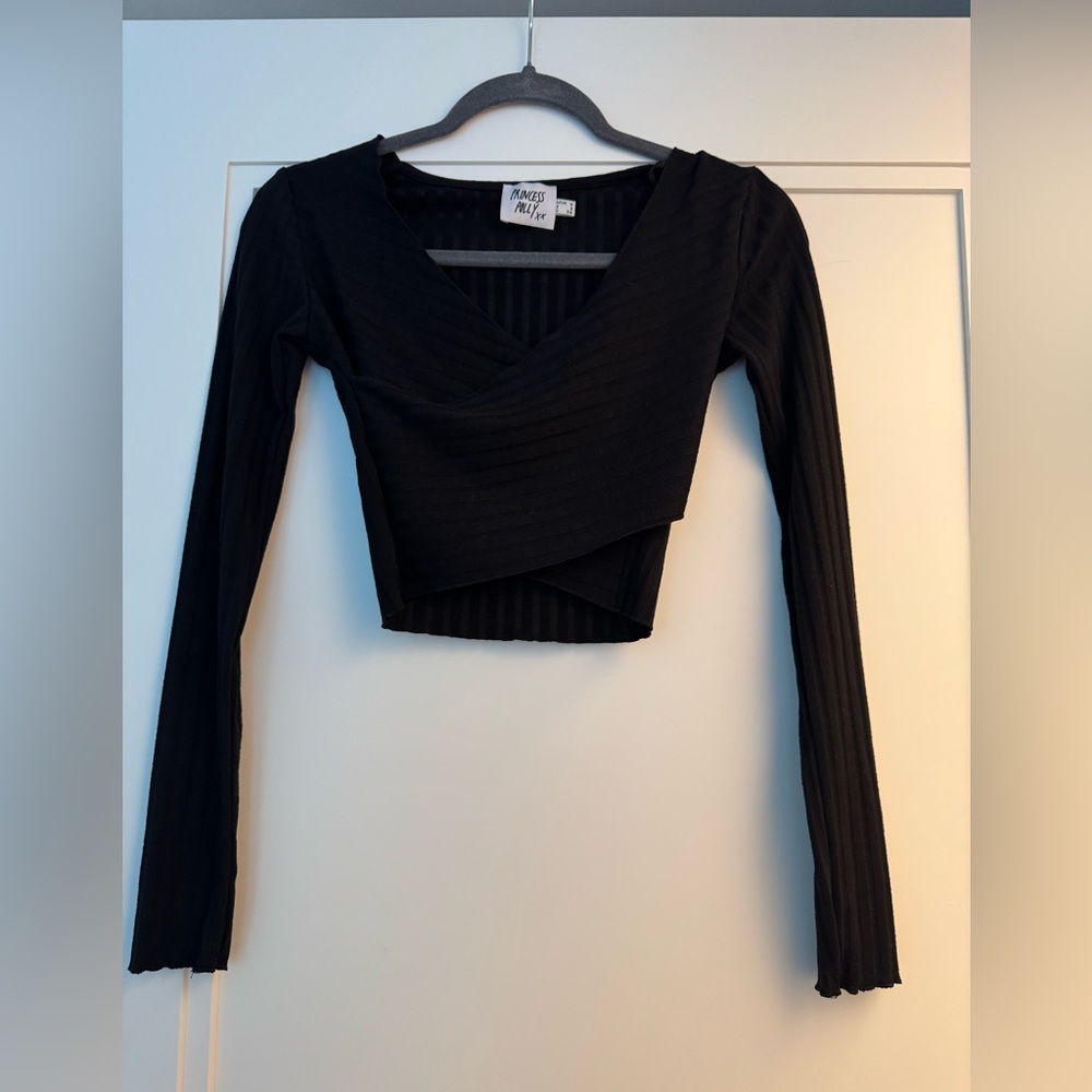 Criss cross long sleeve crop top